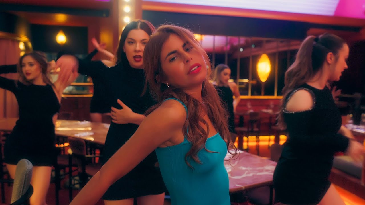 Laurie Darmon - CĂ©libataire đ¶ Clip Officiel | DĂ©couvrez son nouvel album 'La TraversĂ©e du DĂ©sir'