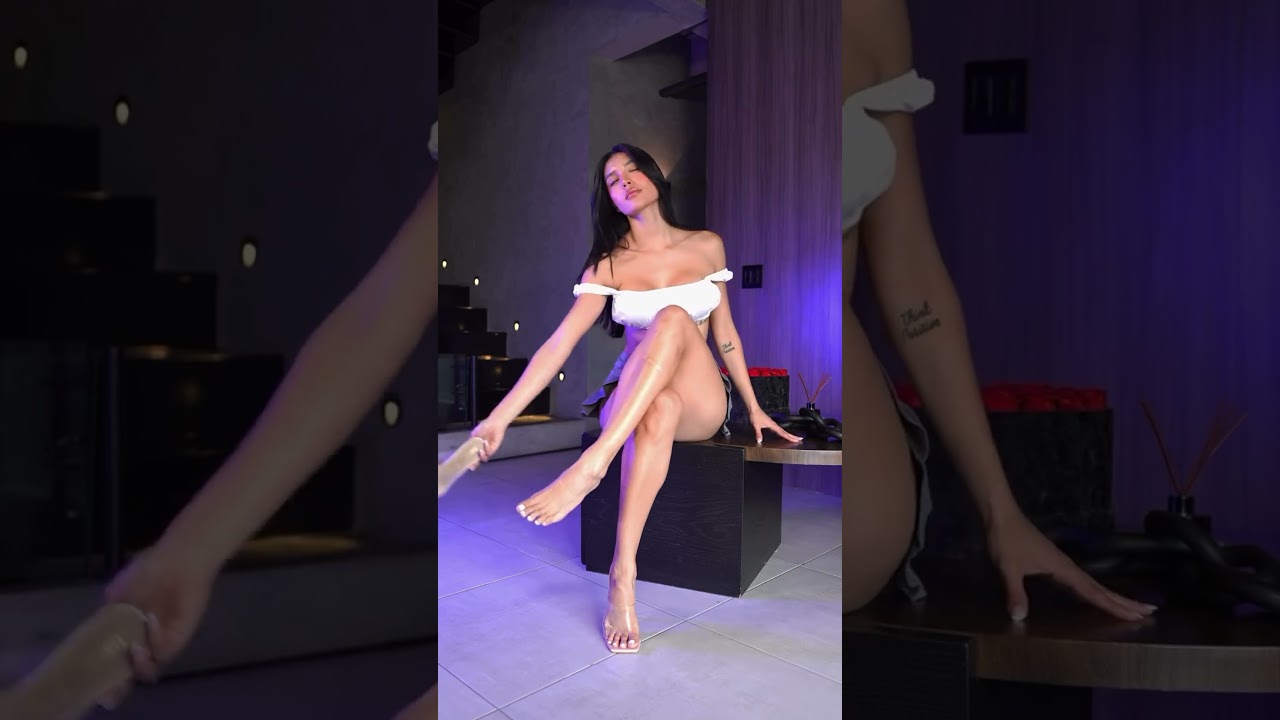 Relax After Work with a Sexy Striptease π₯