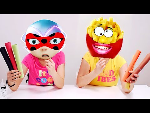 COLORINDO MÁSCARA COM 3 CORES DE PAPEL ★ Fazendo Máscaras Malucas com a Mamãe - Especial de Carnaval