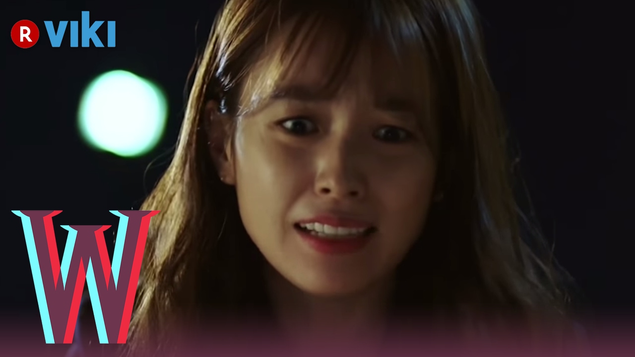 W - Episode 1 | Han Hyo Joo Attempts to Save Lee Jong Suk After Being Pulled Into a Comic