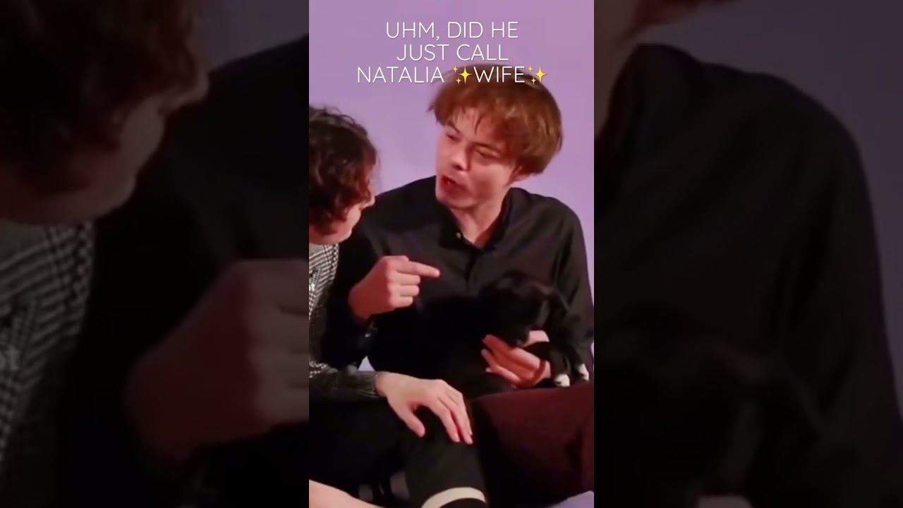 Adorable Stranger Things Moment with Charlie Heaton & Natalia Dyer! 🥺✨