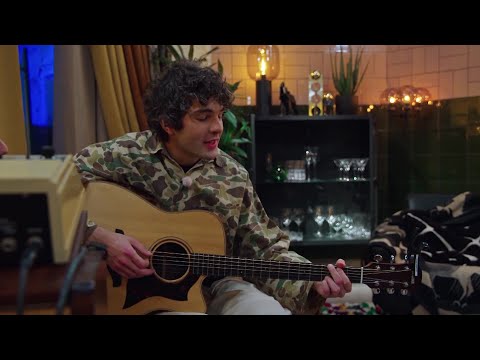 Daniel Hallberg med egen låt hos Benjamin