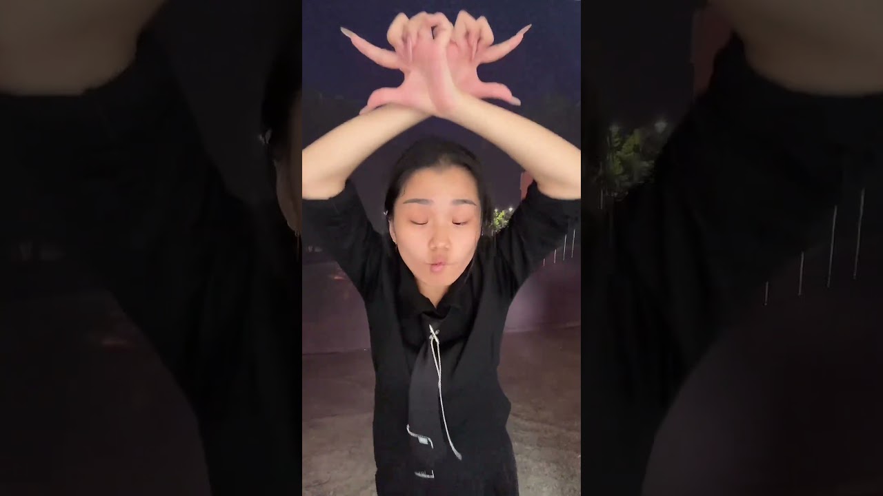 Mesmerizing Bird-Inspired Finger Dance & Singing Performance ๐๏ธ