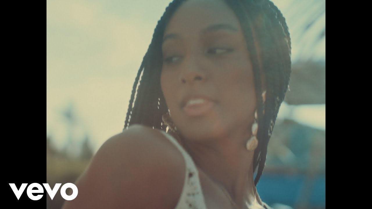 Beéle - Frente al Mar (Performance & Lyrics) 🌊