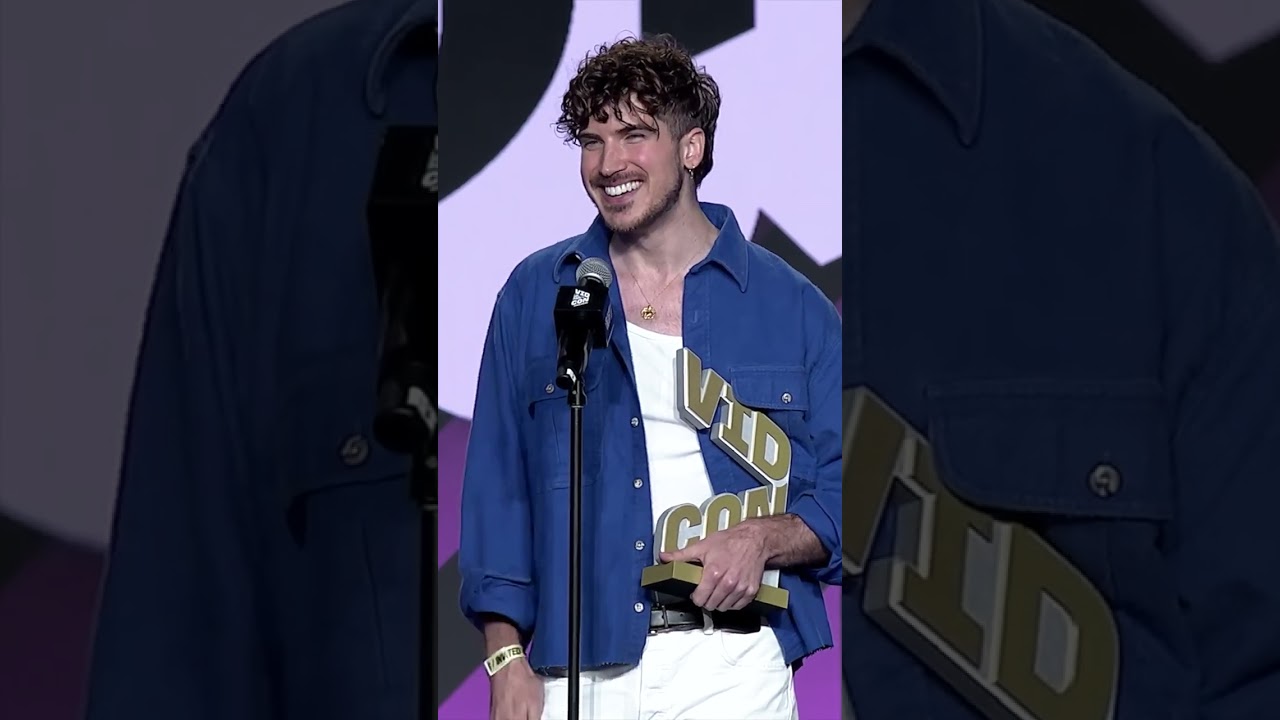 Joey Graceffa Honored with VidCon Hall of Fame Award ๐
