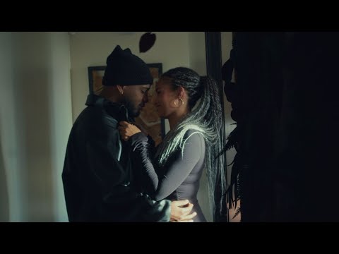 Lisandro Cuxi - B.B.M (Clip Officiel) (Starring Maud Elka)