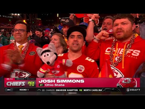 The Chiefs pick OT Josh Simmons from Ohio State with pick #32 in the 2025 NFL Draft.