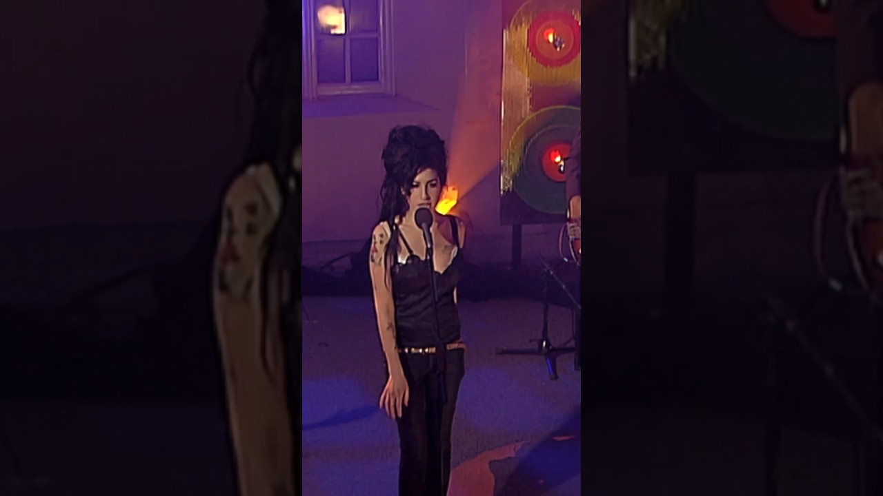 Amy's Iconic 'Back To Black' Performance 🎤