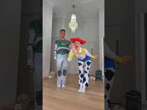 WHAT ARE YOU WEARING ON HALLOWEEN!? ๐
- #dance #trend #viral #couple #funny #shorts