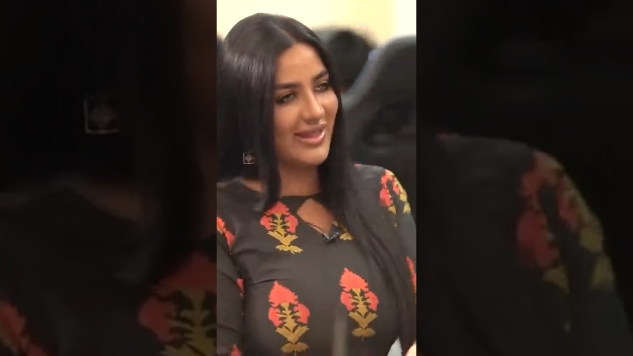 Me apko kuch dena chahta hu 😅 #mathira #comedy #nadirali #podcast #viral #shots #dena