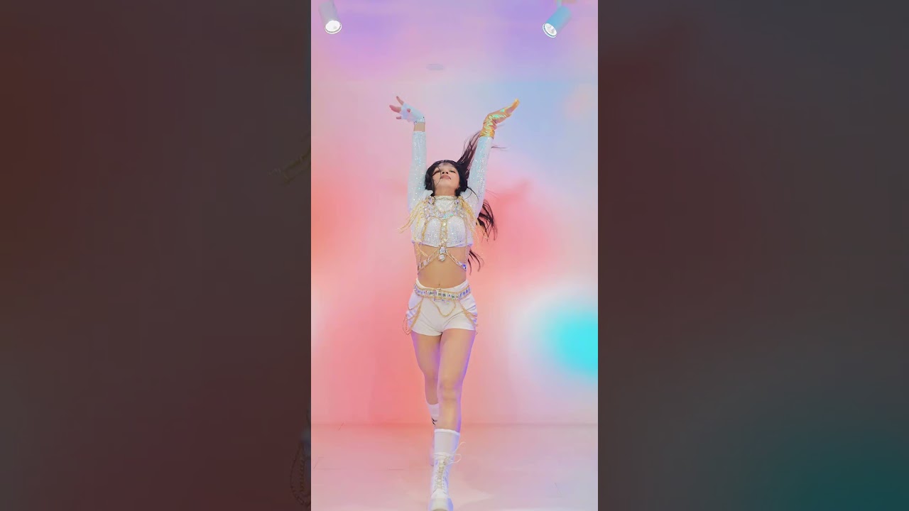 Huntrix's Stunning Dance Cover of 'Golden' | KPop Demon Hunters β¨