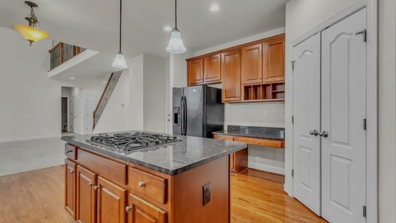 9588 Beautiful 5-Bed Brick Home in Manassas π‘