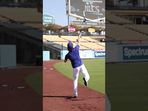 Yoshinobu Yamamoto has a very interesting routine 👀