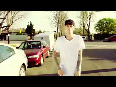 Machine Gun Kelly - Sail ( Lyrics in Captions )