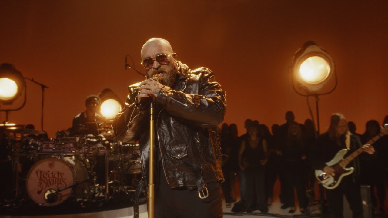 Teddy Swims Performs 'Lose Control' at the 2024 Billboard Music Awards 🎶