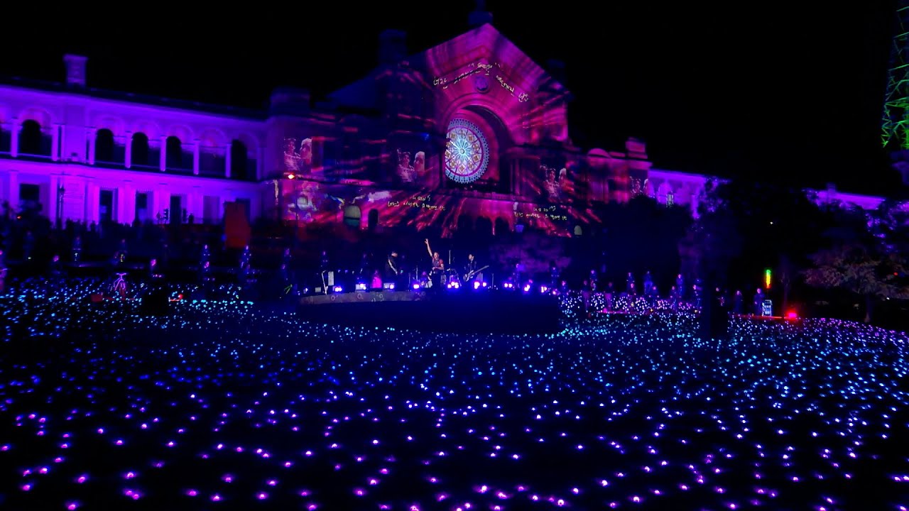 Coldplay & BTS Perform 'My Universe' Live 🌍