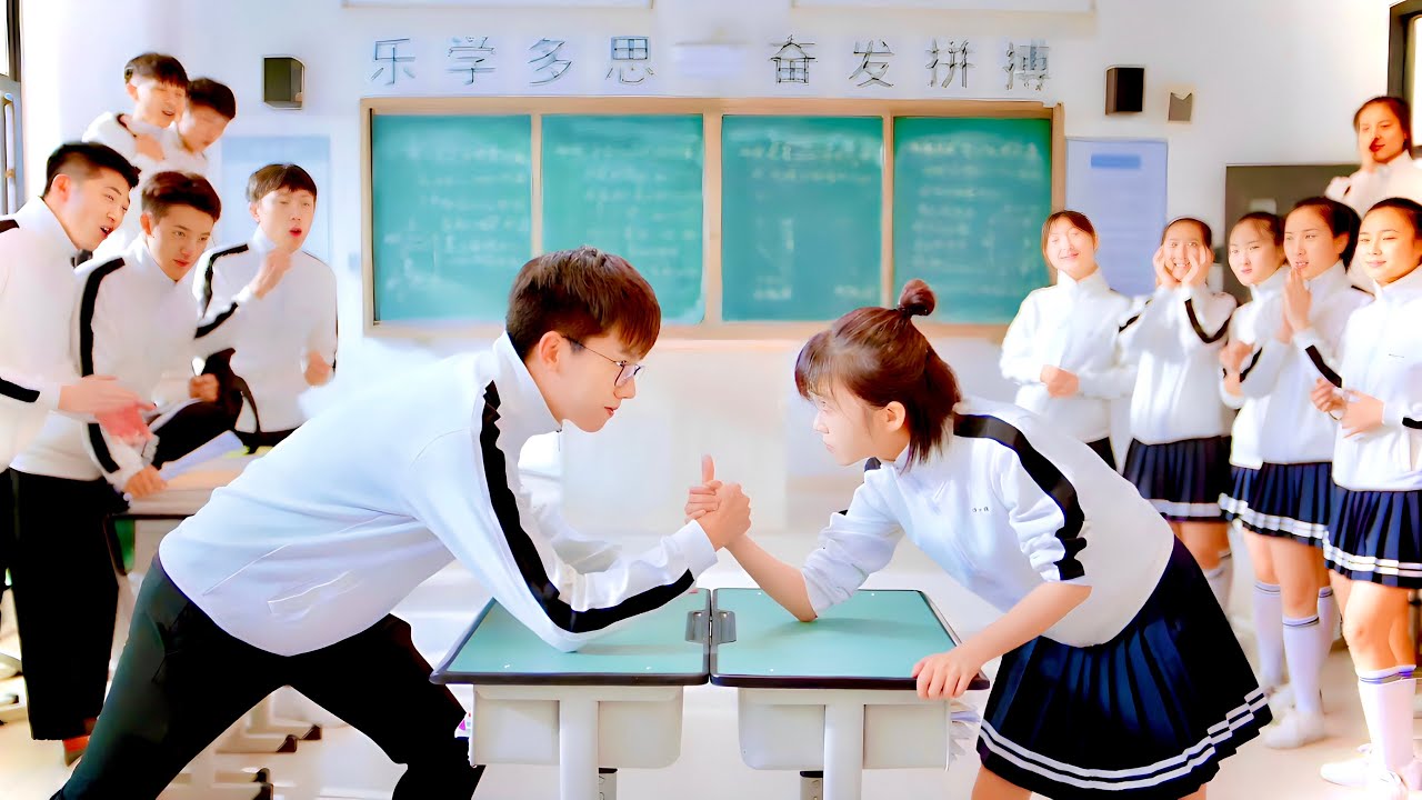 فتاة جميلة تتحدى الأوسم في المدرسة 💖