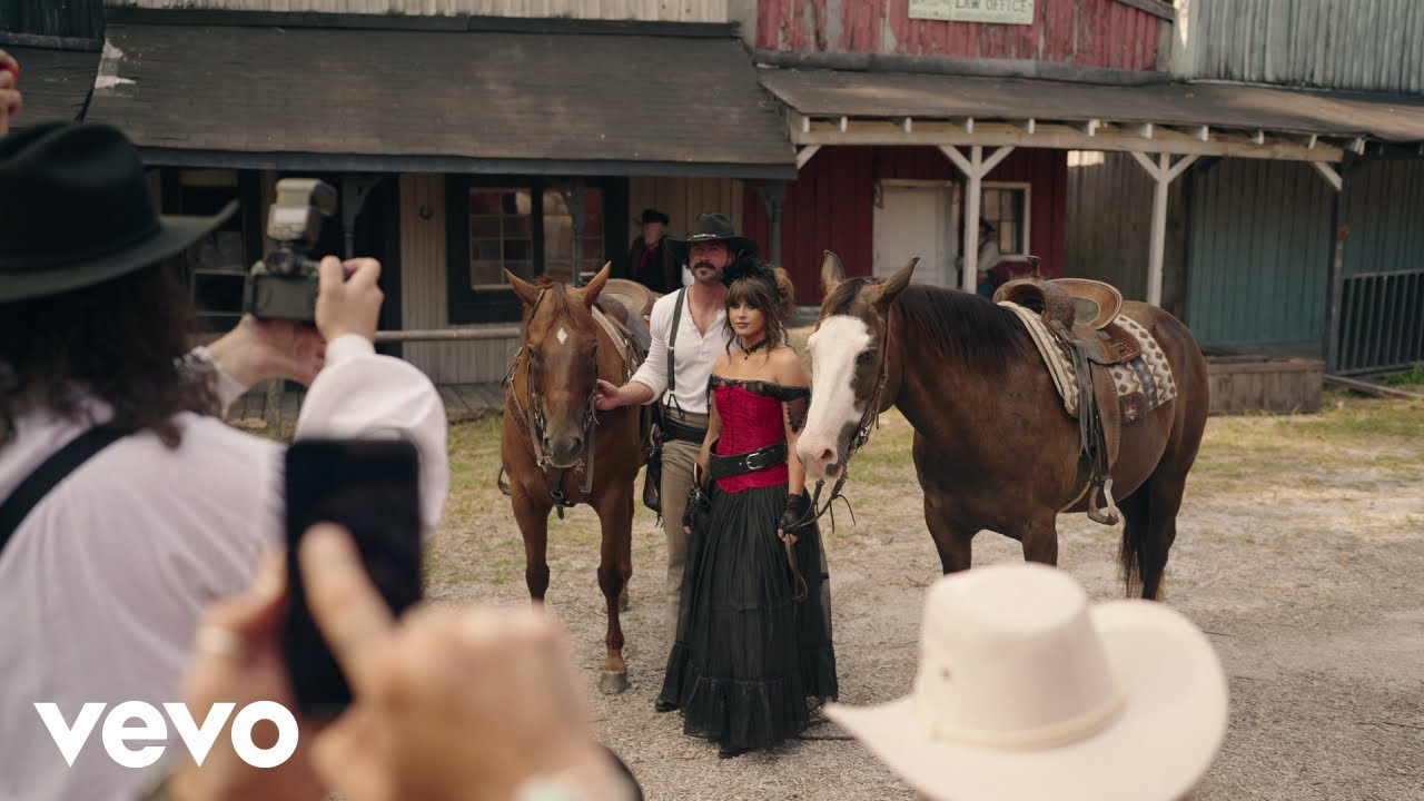 Ella Langley (feat. Riley Green) - you look like you love me (Official BTS Video)