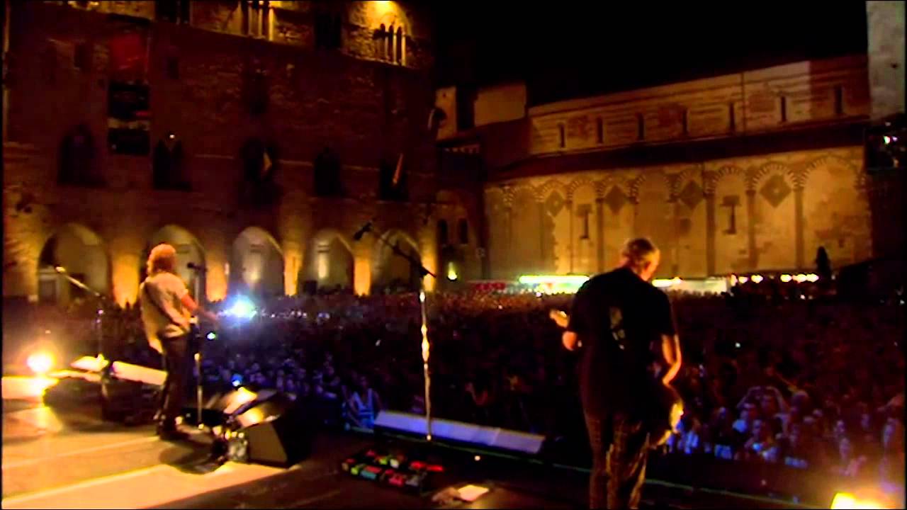 Pearl Jam Performs 'Comeback' from 'Immagine In Cornice' Tour Film