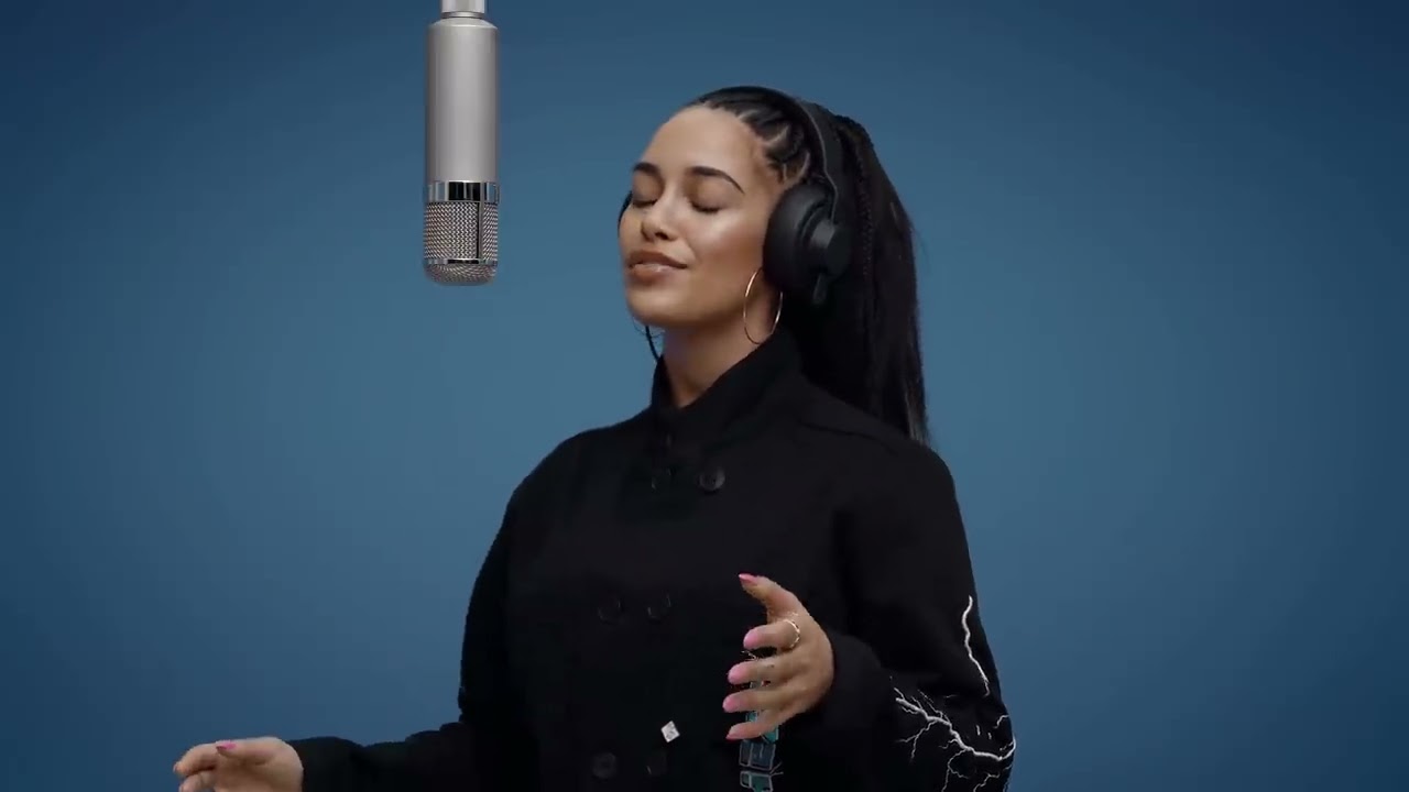 Jorja Smith Performs 'Blue Lights' in Stunning COLORS Show 🎶