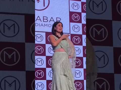 Kareena Kapoor Khan DANCES On Chammak Challo At An Event 😍 | #shorts #bollywood #dance #trending #yt