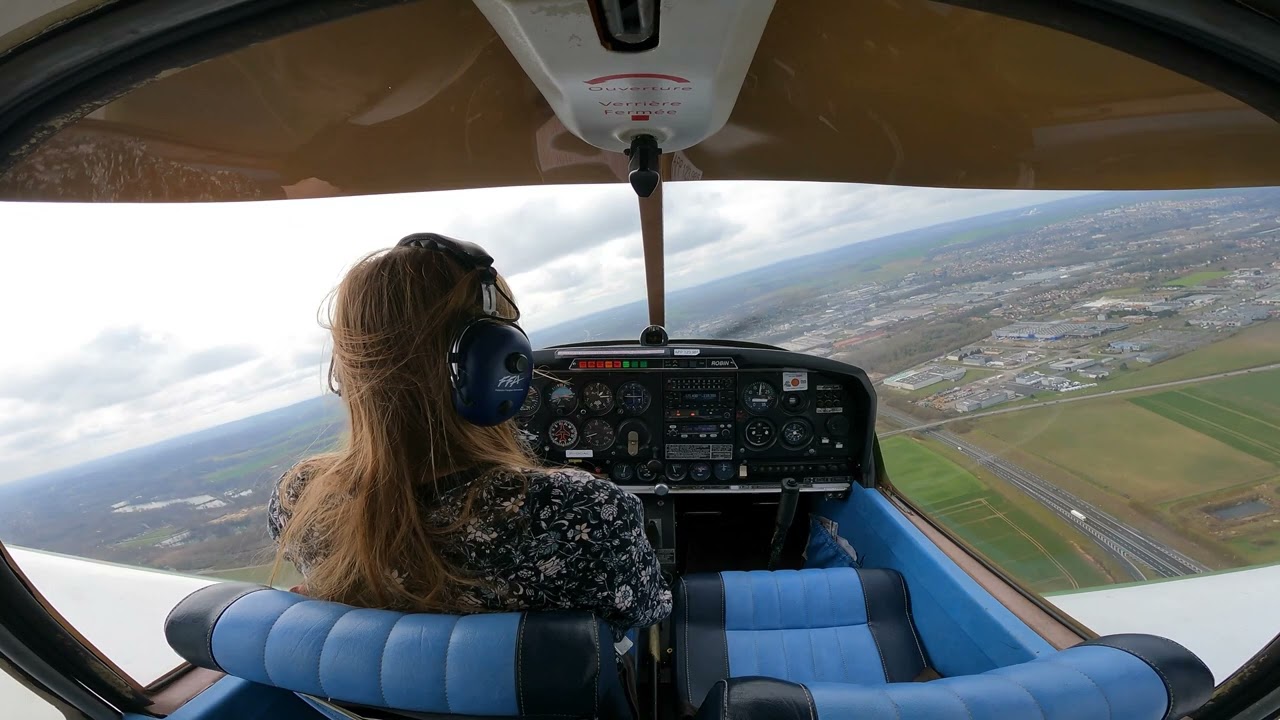 Solo Robin DR400 Flight with Crosswind 🎶