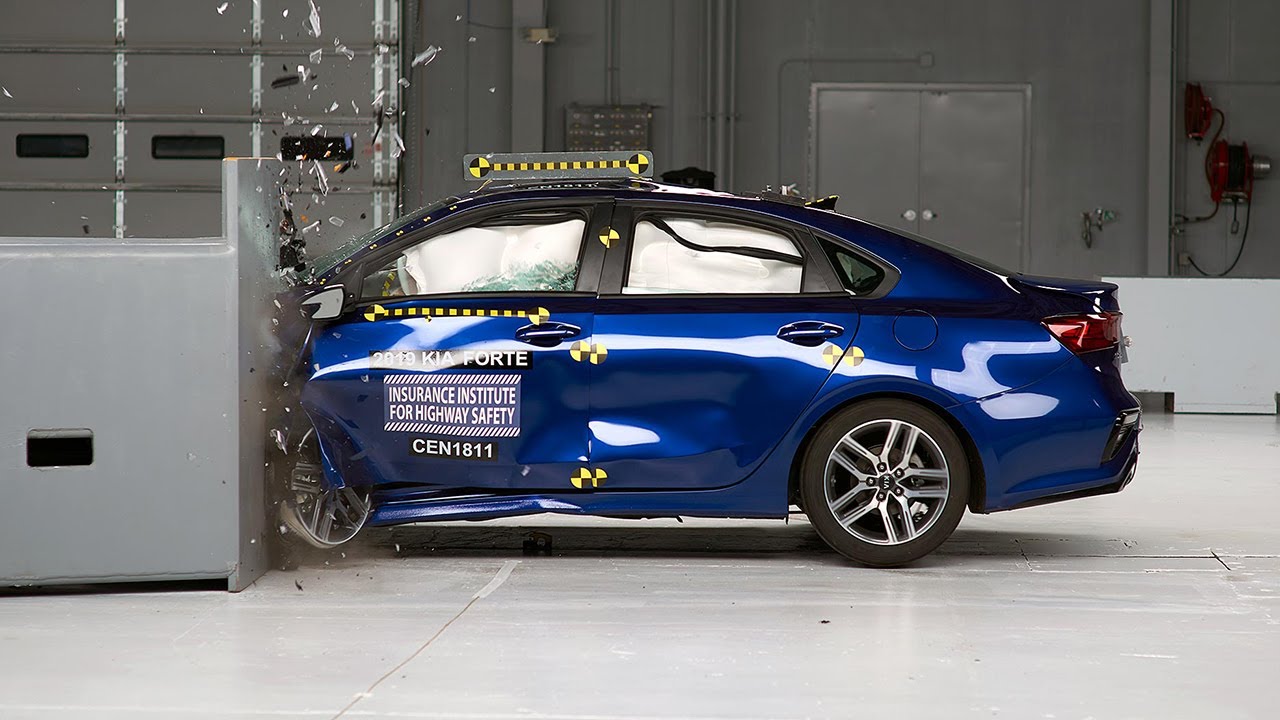 2019 Kia Forte Driver-Side Crash Test 🛡️