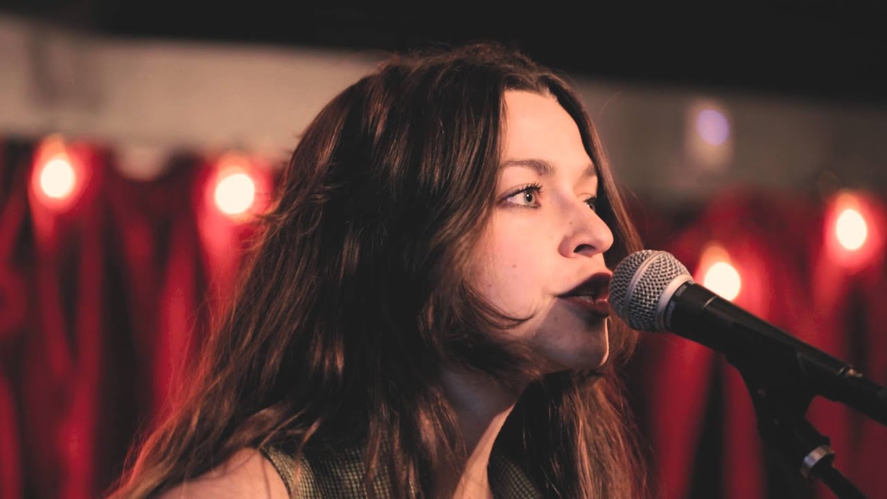Annabelle Chairlegs - "Pipeline" | A Do512 Lounge Session