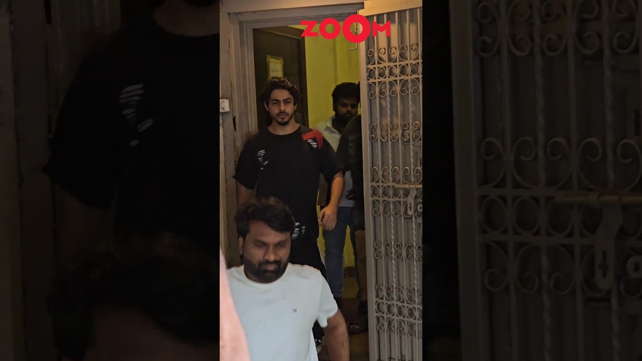 Aryan Khan's OOPS Moment Caught on Camera 😬