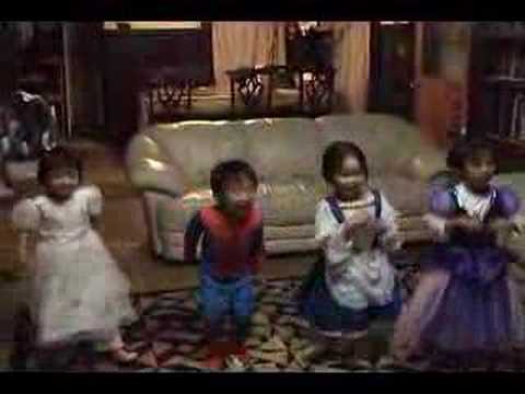 Kids Sing & Dance to 'Here Comes A Bear' with Wiggles 🐻