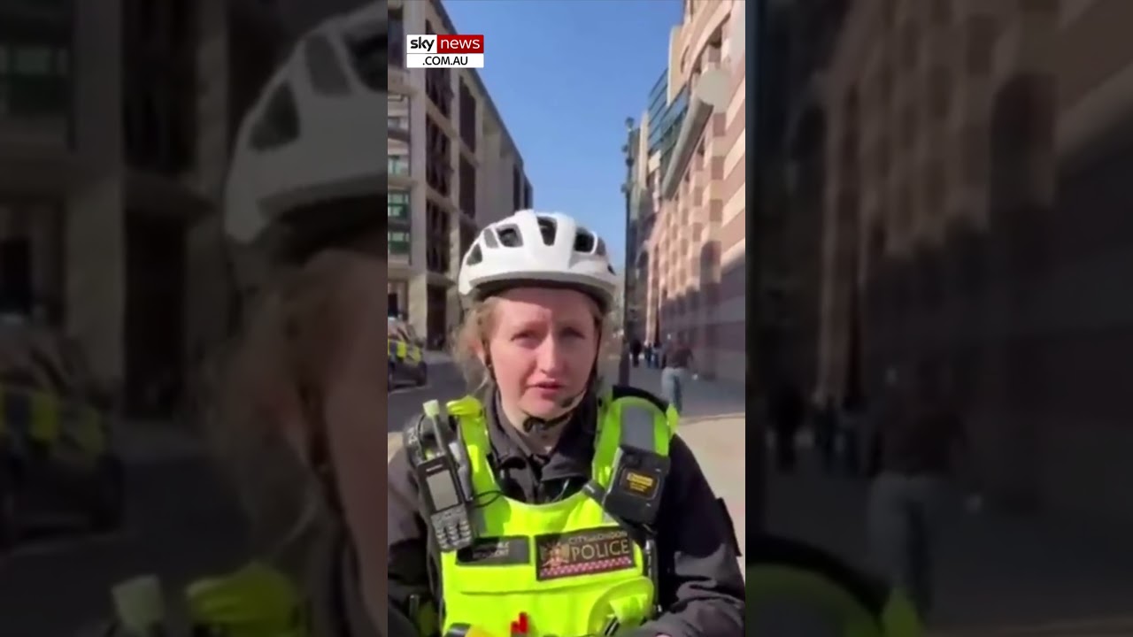 UK Police Fines Cyclist for Riding Without Holding Handlebar 🚴‍♂️