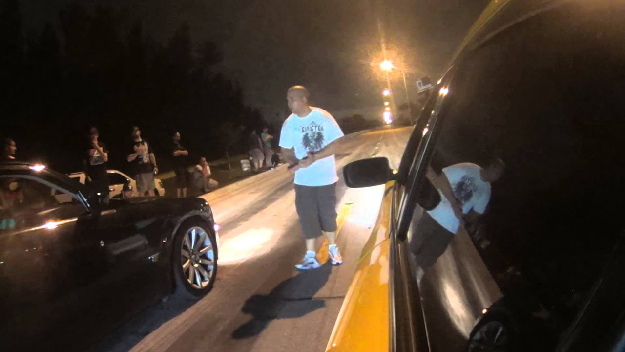 Dodge Charger SRT vs Chrysler 300C Quarter Mile Race 🚗