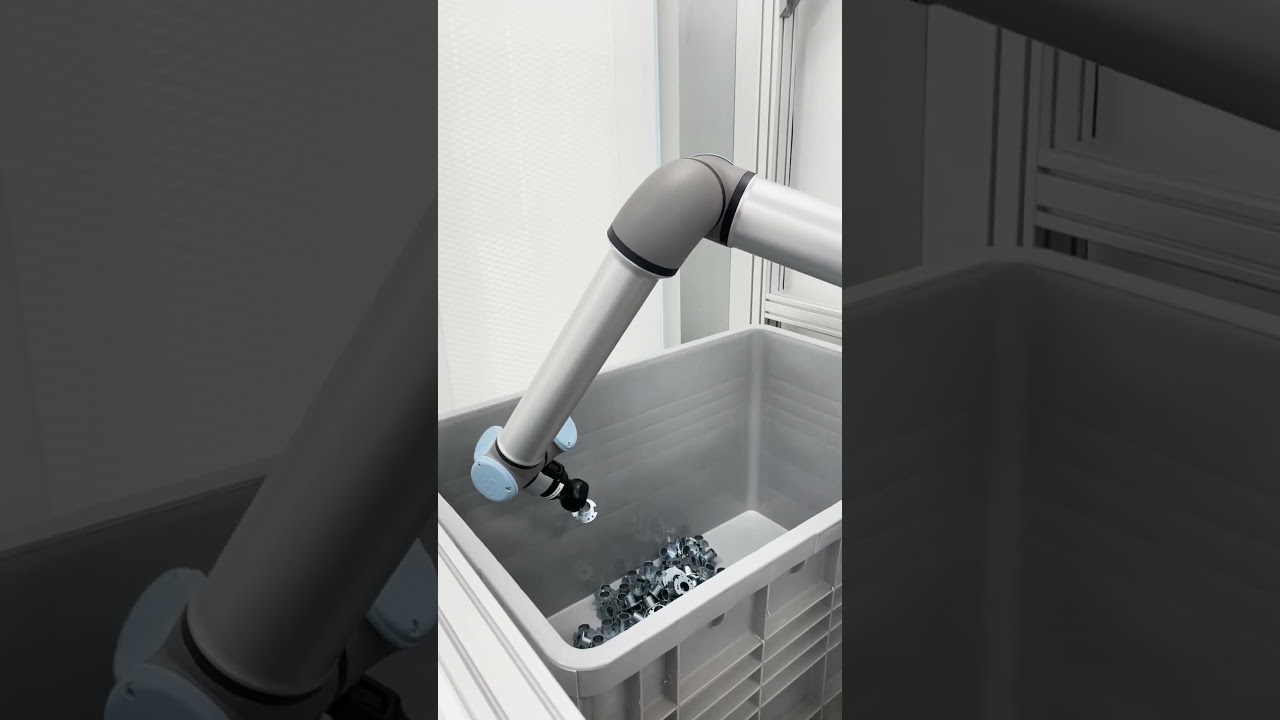 Bin Picking with Universal Robots