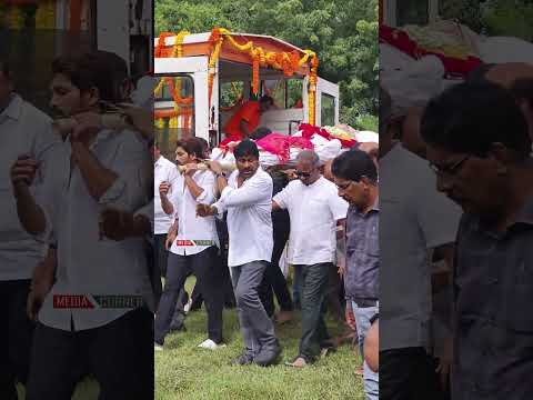 అత్త పాడె మోసిన చిరంజీవి | #chiranjeevi #alluarjun #allushirish #shortsfeed #shorts