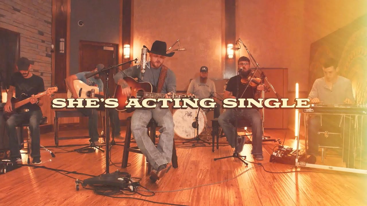 Cody Johnson Performs 'She's Acting Single' (Acoustic) 🎶