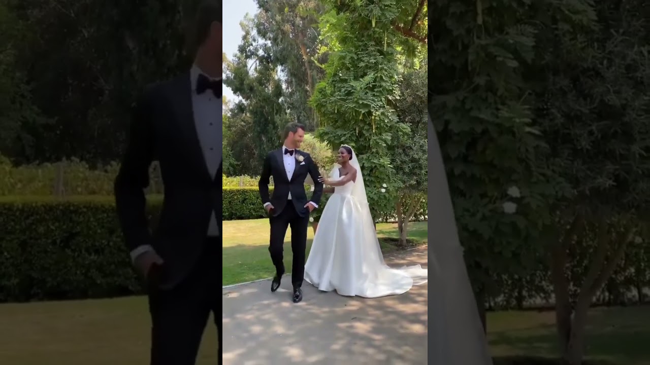 First Look Moments at a Wedding: Stunning Highlights! ✨