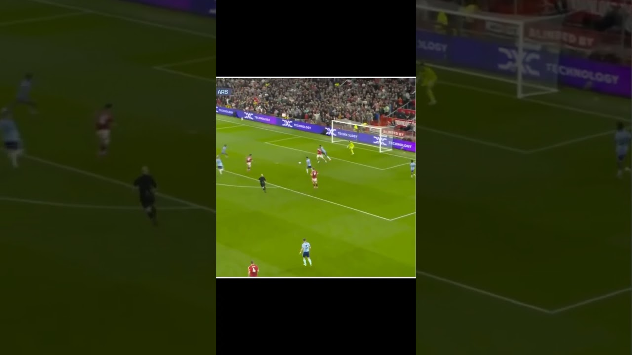 David Raya's Amazing Double Save Stops Man United in Their Tracks ⚽