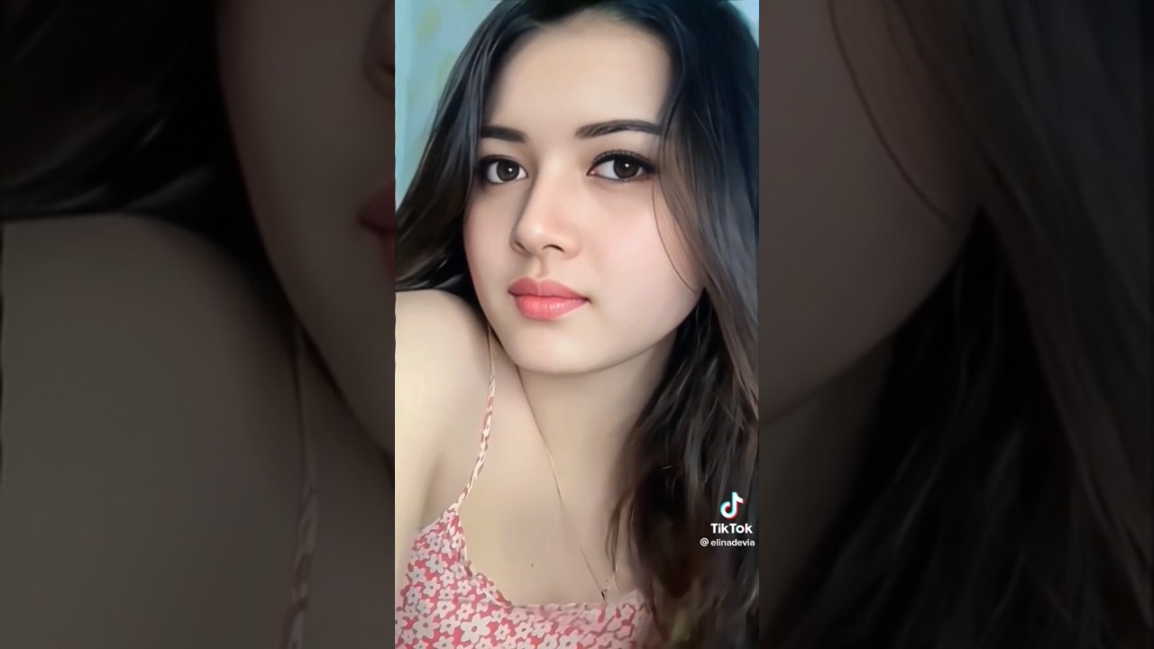 Elina Devia: The Stunning Model Turning Heads 🌟