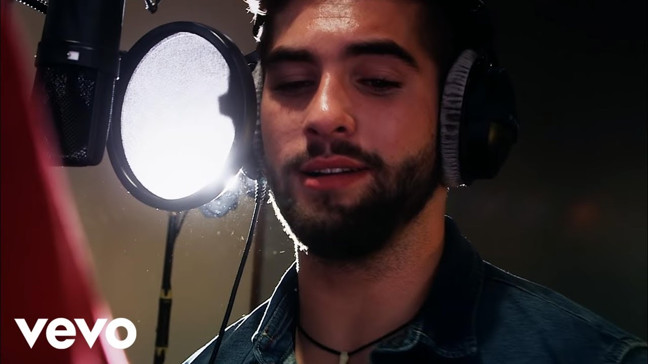 Kendji Girac Performs 'La Bohème' in Tribute to Charles Aznavour 🎶