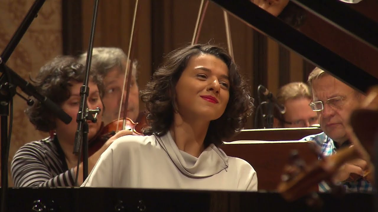 Khatia Buniatishvili Performs Rachmaninoff's Piano Concerto No.2 🎹