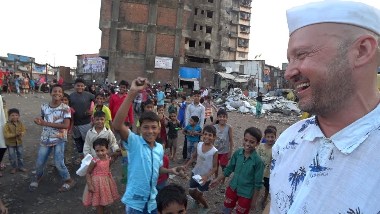 Solo Exploration of India's Largest Slum: Dharavi, Mumbai
