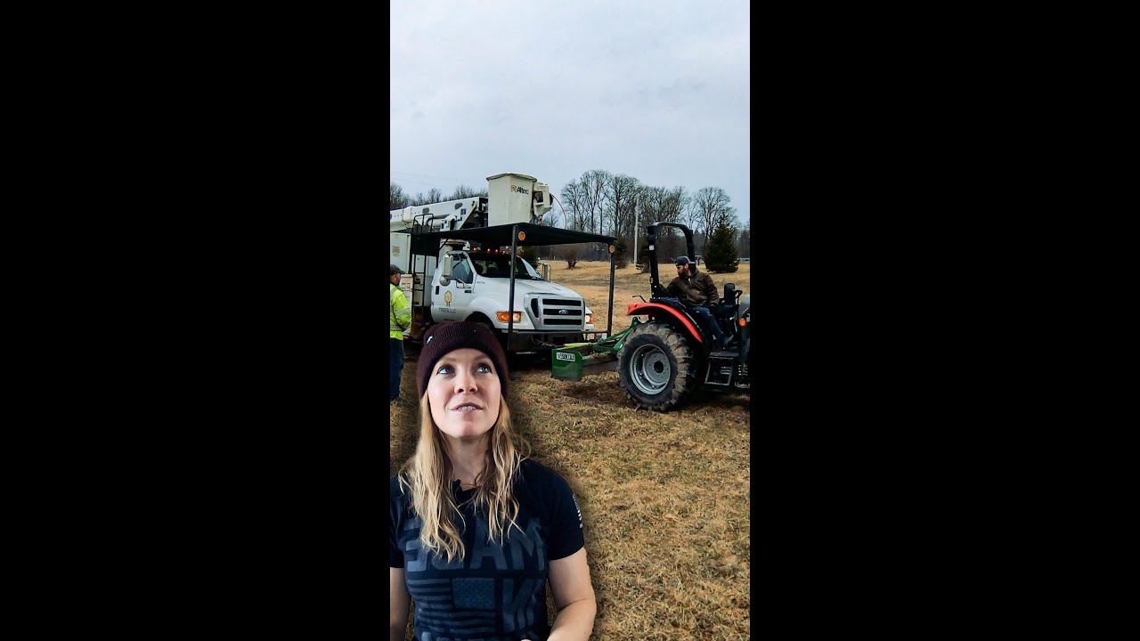 Utility Truck Gets Stuck in Muddy Ground 🚜