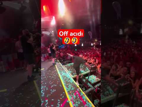 sahne düşüşü 🤣 #djonuryildiz #konser #dj #shortvideo #sefo #festival #mezuniyet #şırnak #sahne #edm