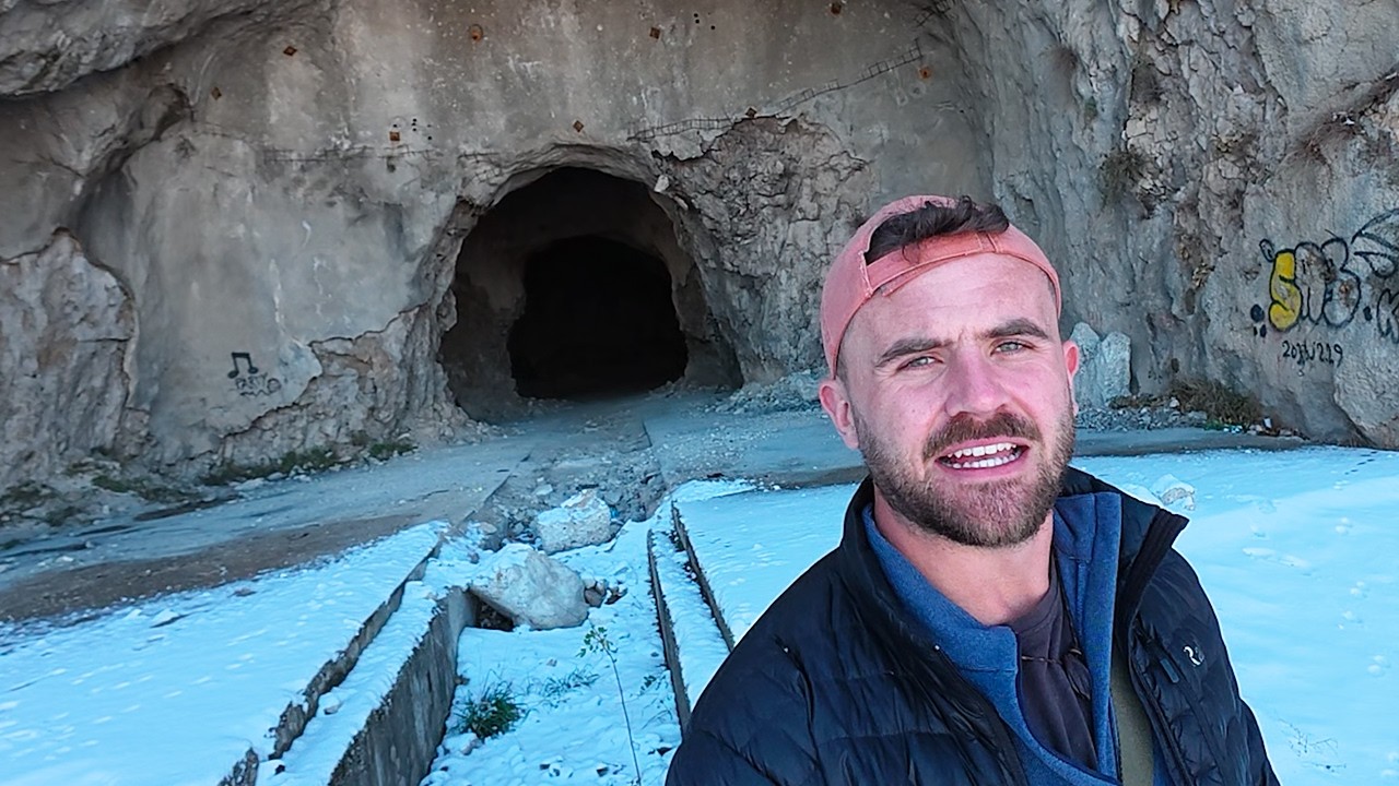 Unseen Iraq: Hitchhiking to Saddam Hussein’s Palace Before the First Snow ❄️