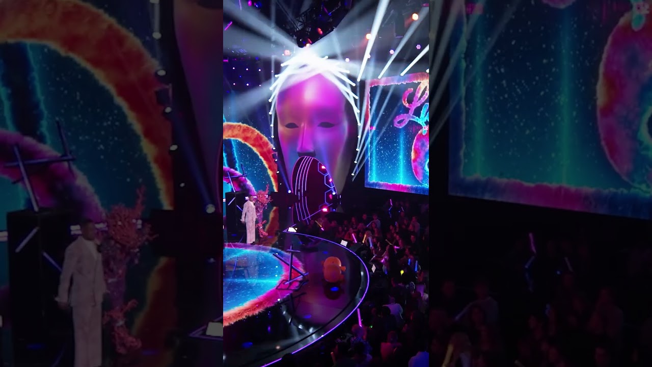 is this rachel zegler? 🤔 #themaskedsinger