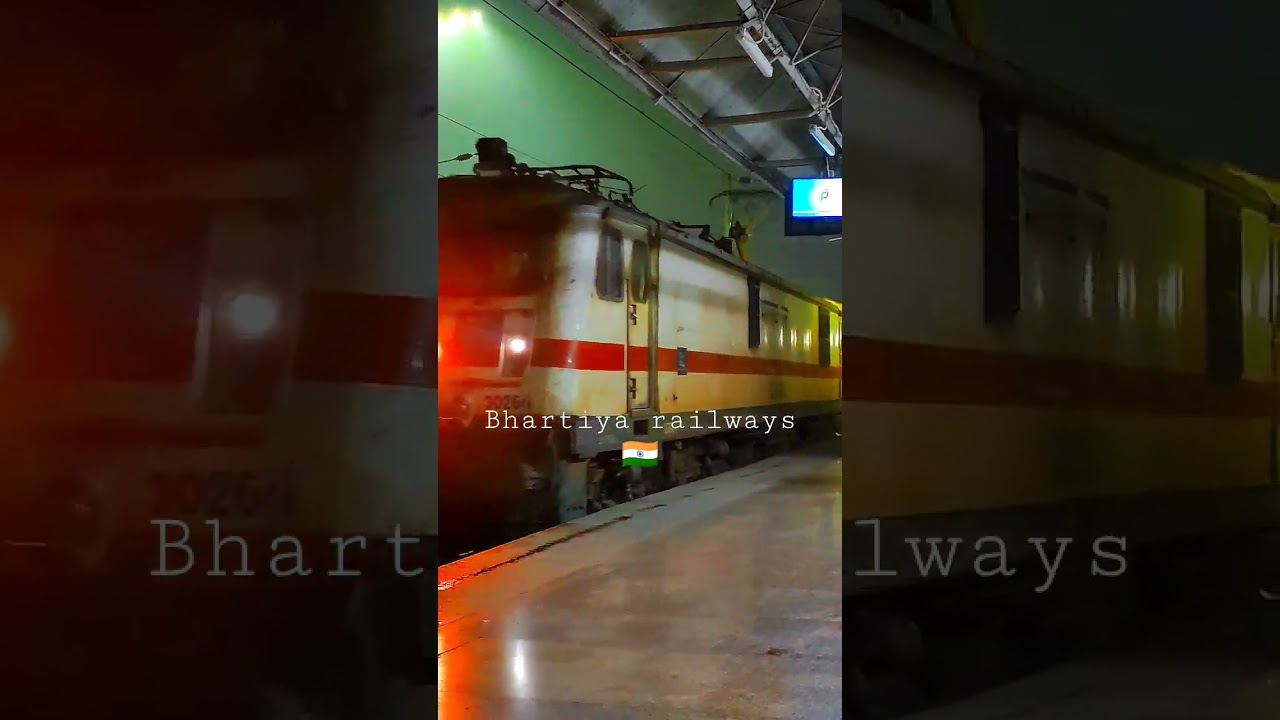 Hatia Patna Express' Grand Entry with WAP-7 🚆