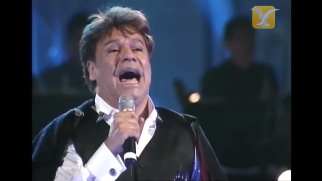 Juan Gabriel - Abrázame Muy Fuerte | Viña 2002 🎤