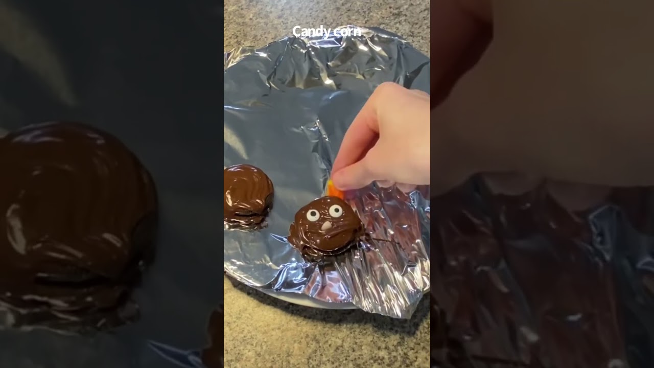 Turkey-Shaped Chocolate Oreo Cookies 🦃