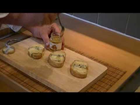 Bruschetta mit Brie a la Truffe & Trüffelhonig www.buongusto-shop.de