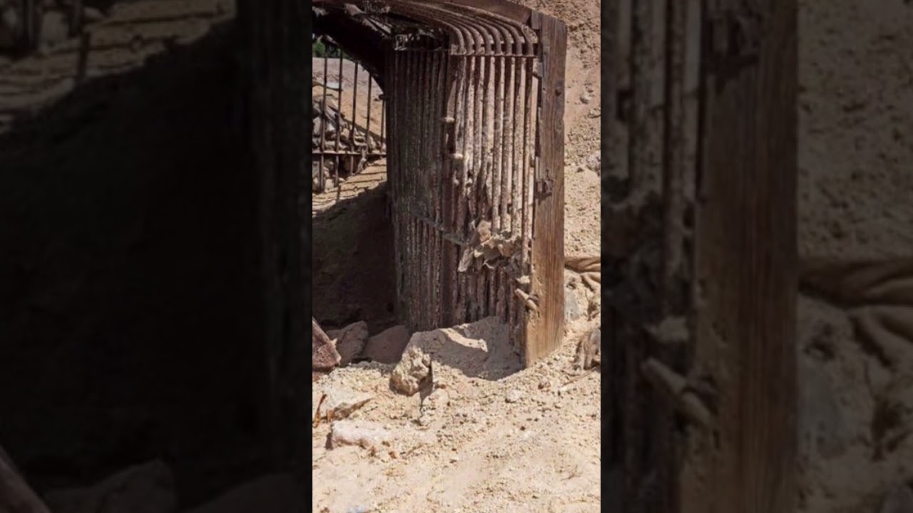 Mars Rover Finds Broken Iron Door in Desert 🪐